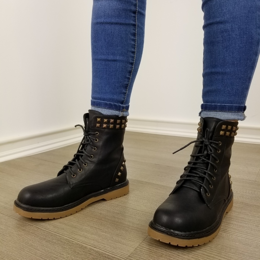 Rocker chick laced up combat boots w/ metal studs - Picture 6 of 8